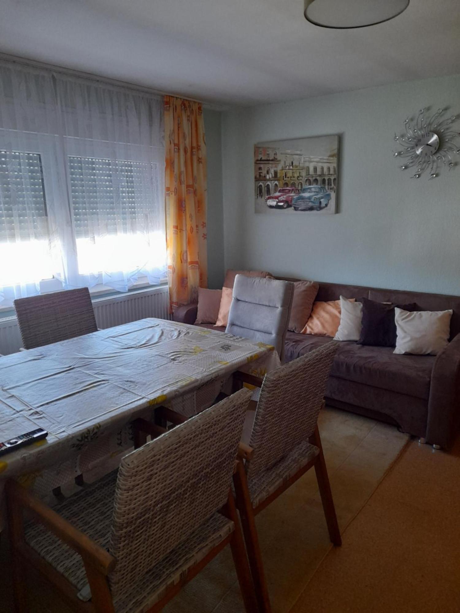 Haus Am Huegel * Altstrimmig